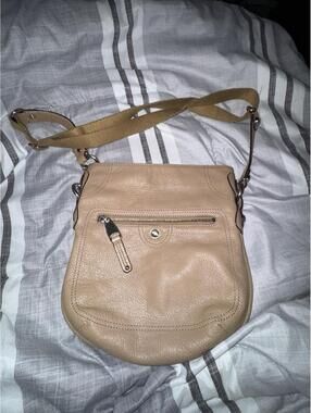 B. MAKOWSKY Pebbled Tan Cream Shoulder Crossbody Bag Purse